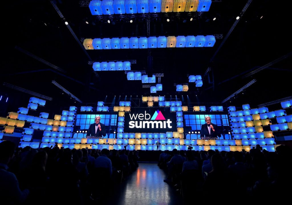 Web Summit começa hoje com recorde de 2.600 ‘startups’. Inteligência artificial é um dos temas em destaque