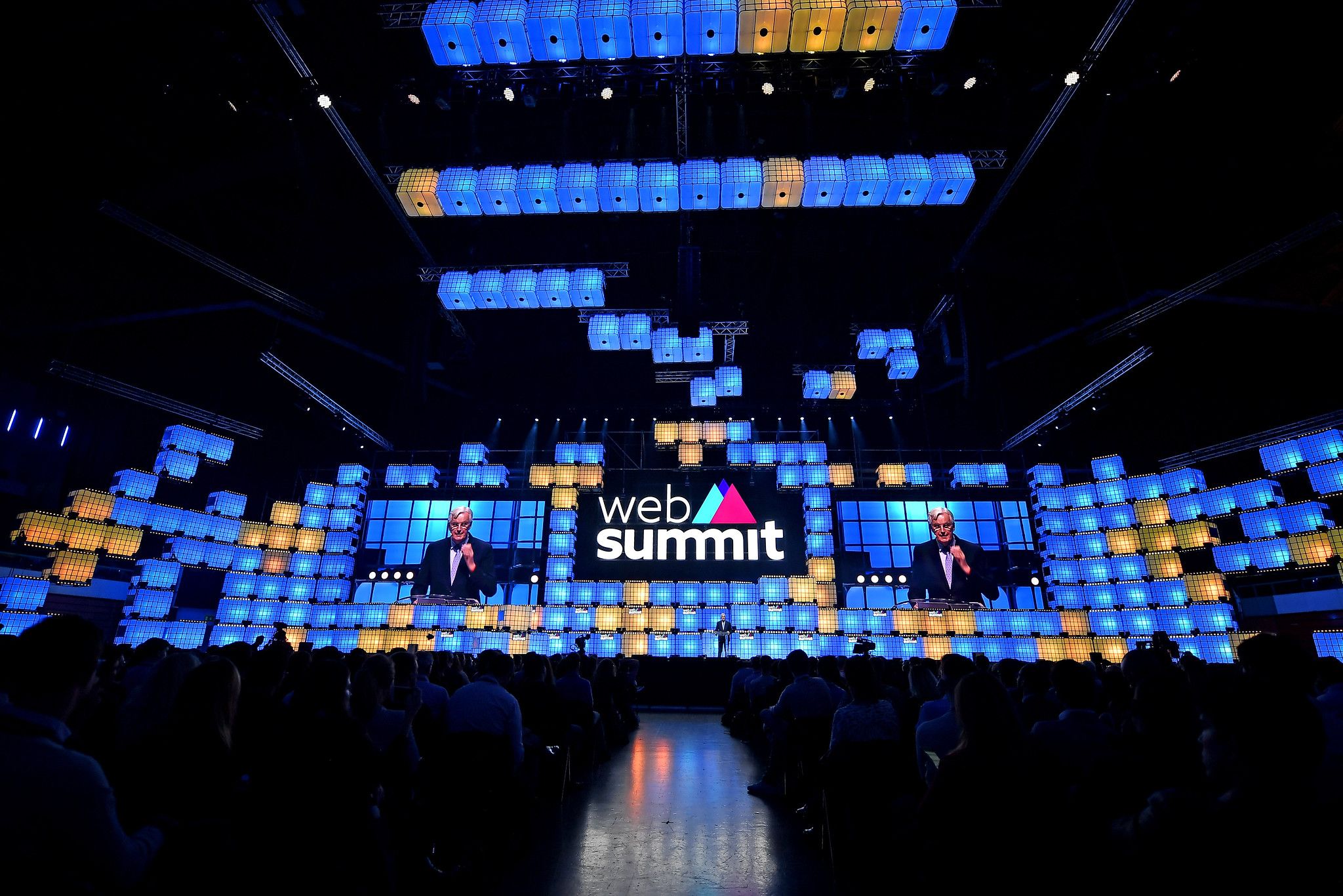 Web Summit começa hoje com recorde de 2.600 ‘startups’. Inteligência artificial é um dos temas em destaque