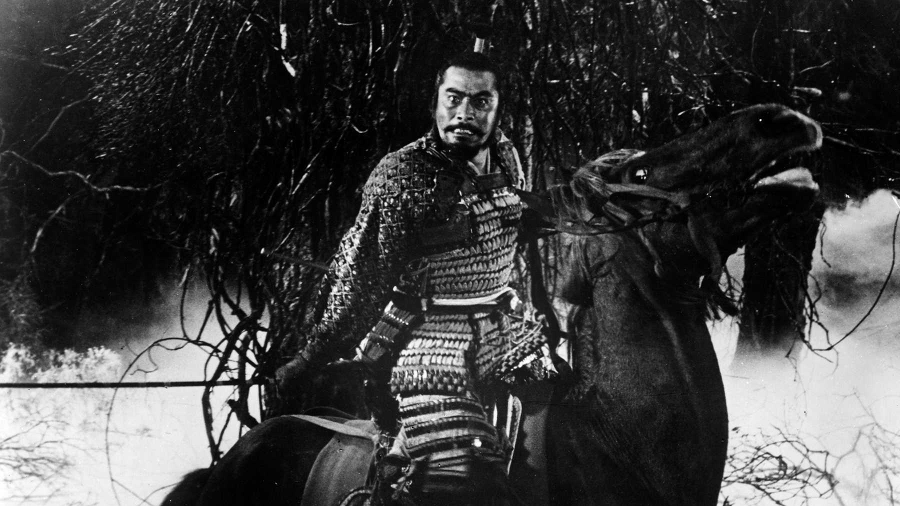 Os guerreiros e os burocratas de Akira Kurosawa