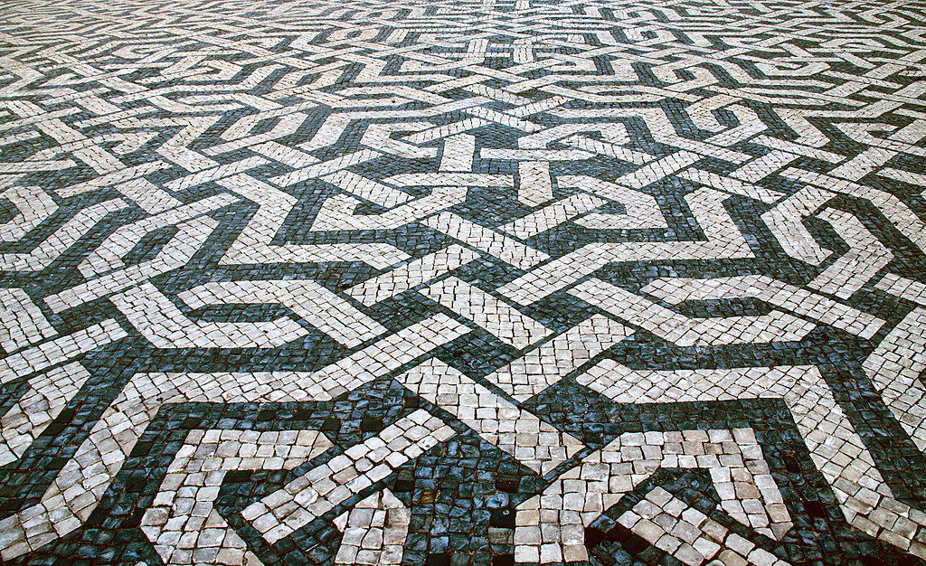 O fascínio da calçada portuguesa