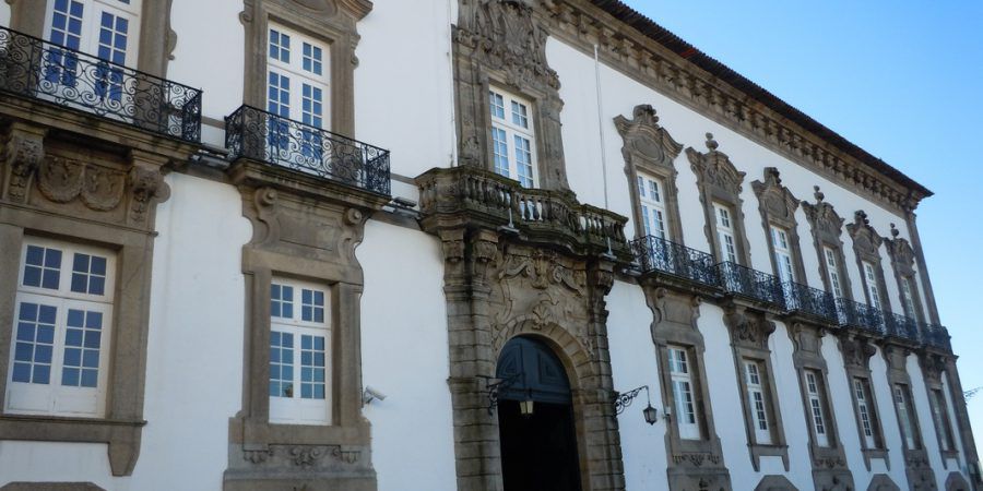 O Paço Episcopal do Porto conta agora com visitas guiadas e sem guia