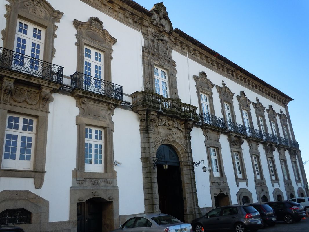 O Paço Episcopal do Porto conta agora com visitas guiadas e sem guia