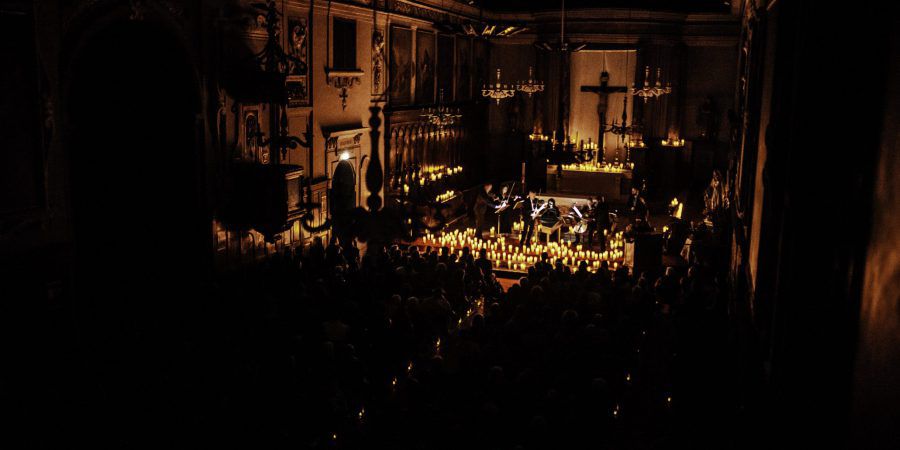 Lisboa e Porto vão ter concertos de obras de Ennio Morricone e Hans Zimmer à luz das velas