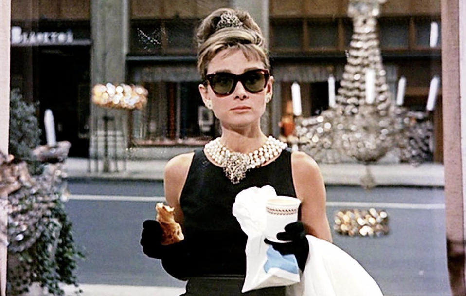 RTP1 exibe “Breakfast at Tiffany’s”. O filme conta com Audrey Hepburn e George Peppard nos principais papéis