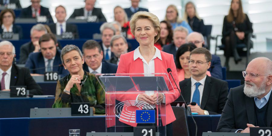 Parlamento Europeu elege comissão de Ursula von der Leyen