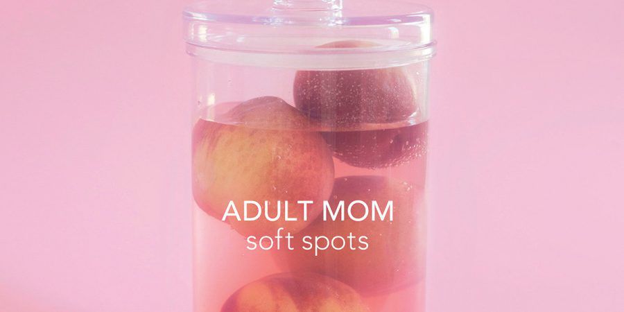 “Soft Spots”, de Adult Mom, falha em deixar a sua marca