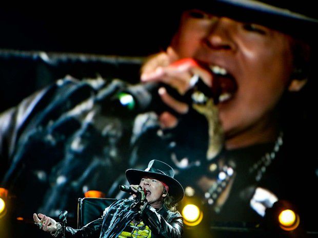 O cantor Axl Rose se apresenta neste sábado (7) em Lisboa no vocal da banda AC\DC (Foto: PATRICIA DE MELO MOREIRA / AFP)