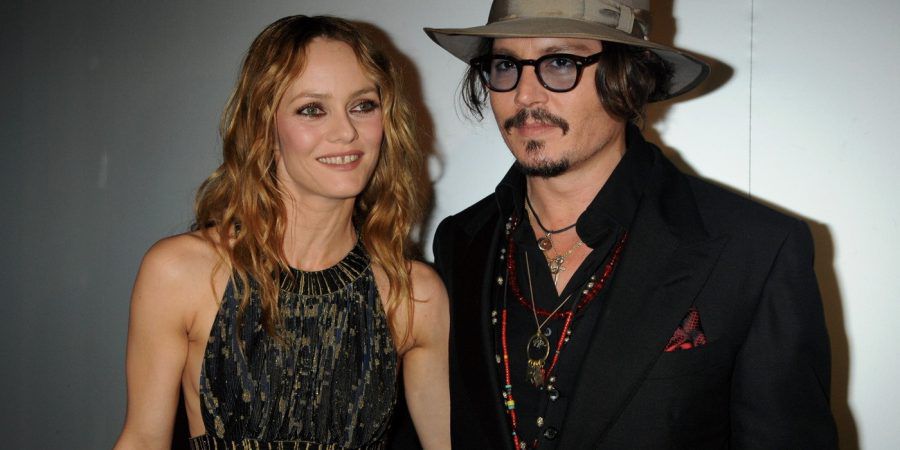 Ex-mulher de Johnny Depp sai em defesa do ator através de uma carta