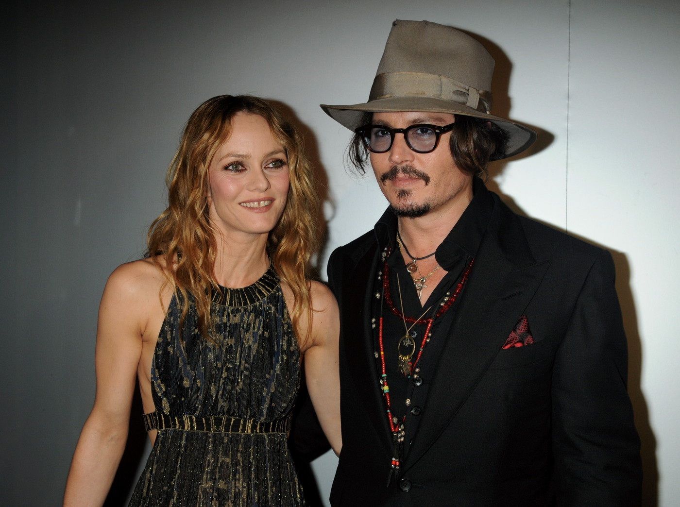 Ex-mulher de Johnny Depp sai em defesa do ator através de uma carta