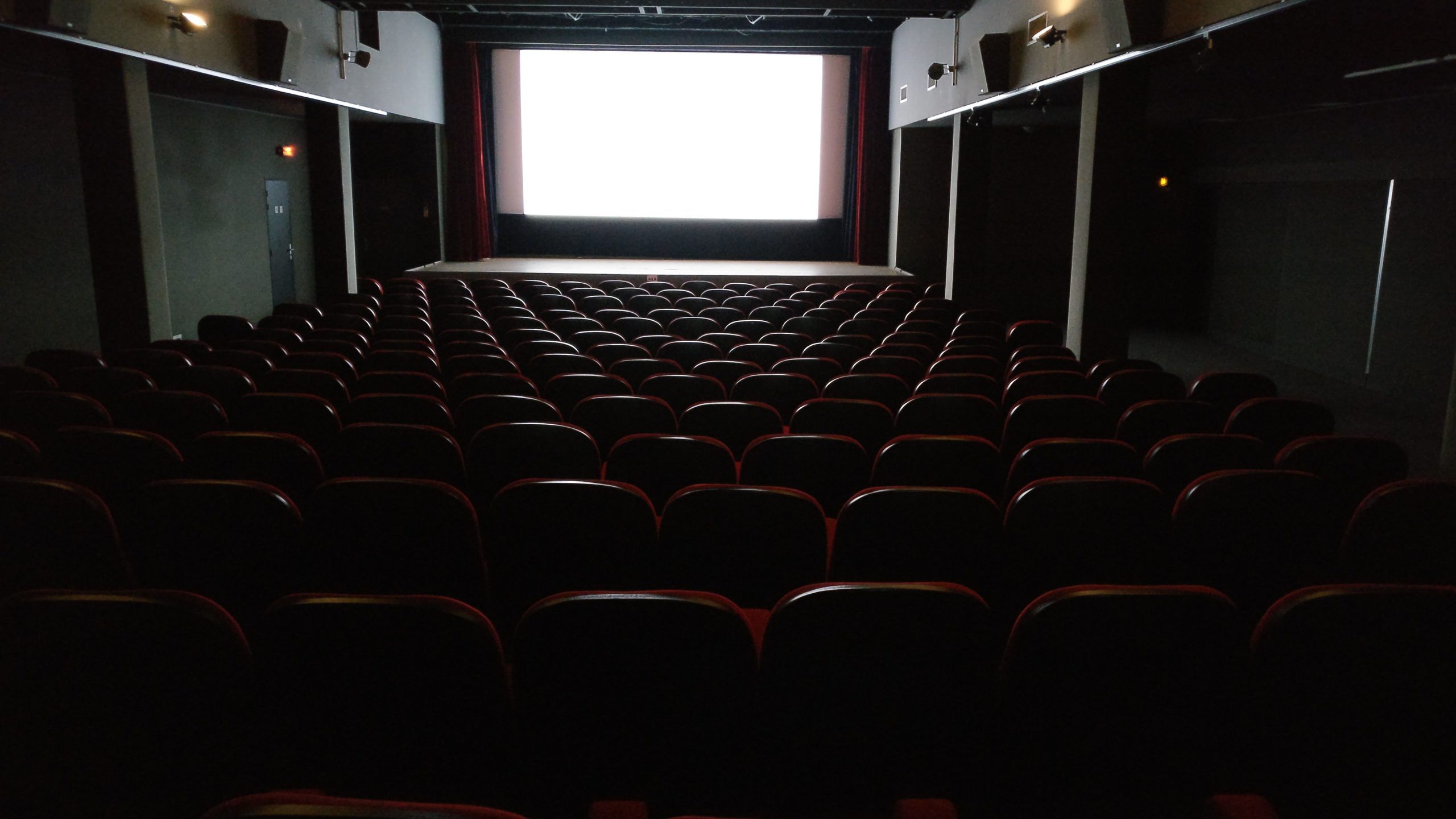 Agora podes reservar uma sala dos cinemas NOS e ver um filme à escolha