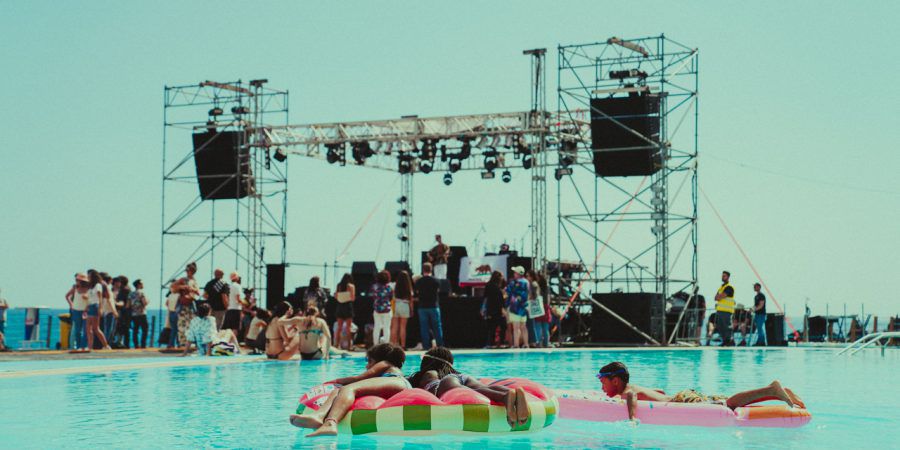 Pedro Azevedo: “O Aleste é um anti-festival e nasce para ser um dia de praia, uma residência artística e uma noite de clubbing”