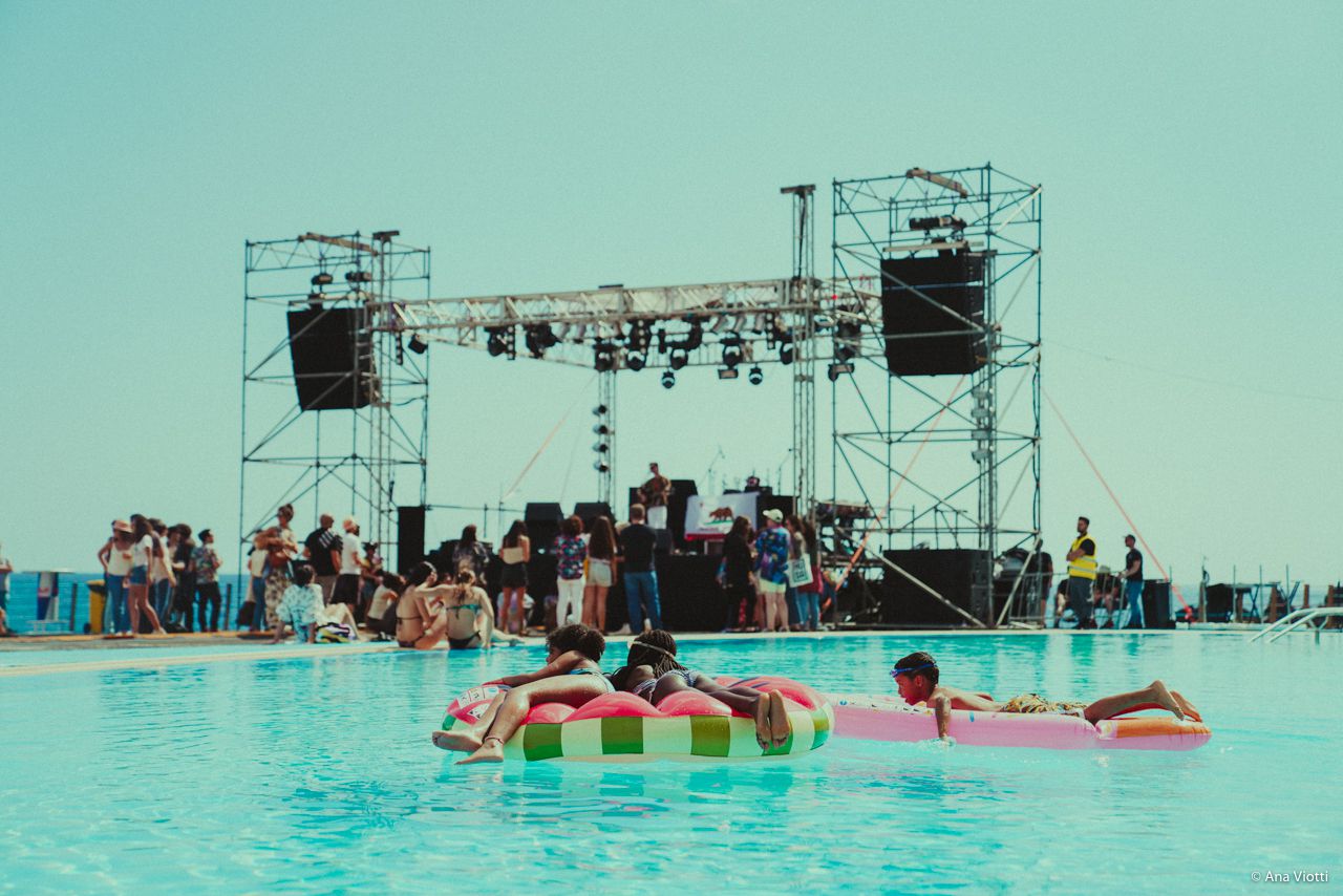 Pedro Azevedo: “O Aleste é um anti-festival e nasce para ser um dia de praia, uma residência artística e uma noite de clubbing”