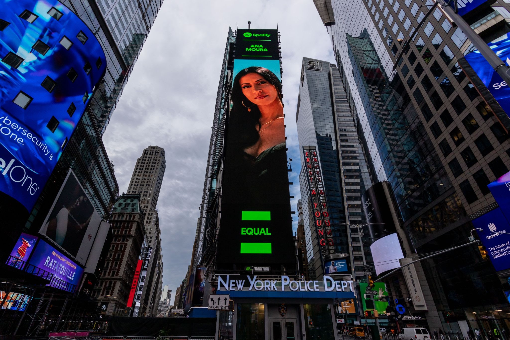 Ana Moura em grande destaque em Times Square em Nova Iorque
