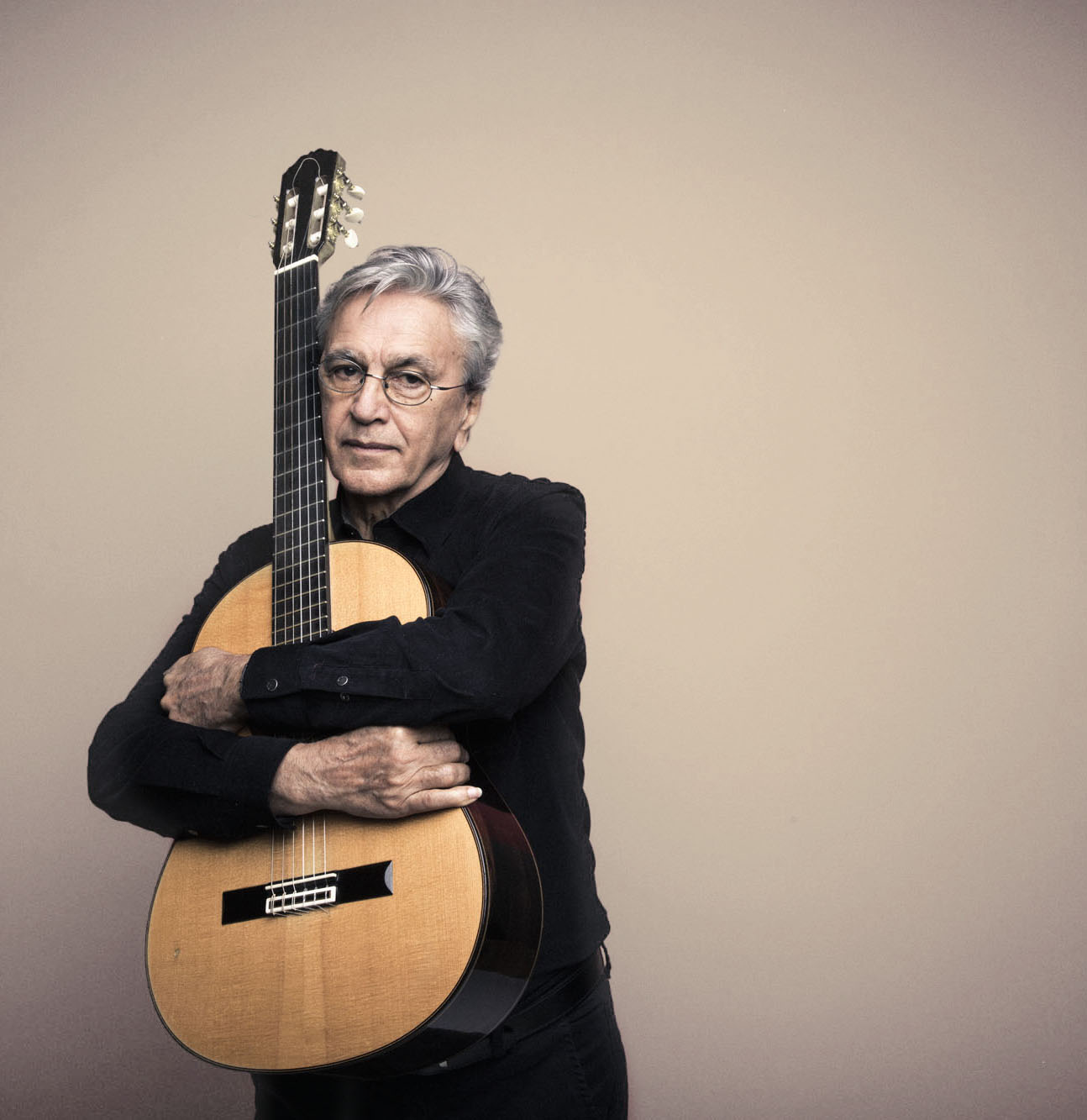 São disponibilizados mais bilhetes para concertos de Caetano Veloso no Coliseu do Porto