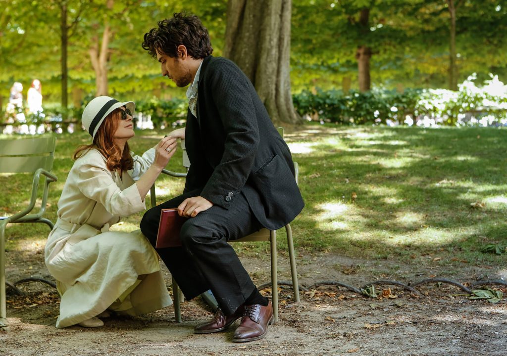 RTP2 exibe “Les Fausses Confidences”, filme com Isabelle Huppert e Louis Garrel no elenco