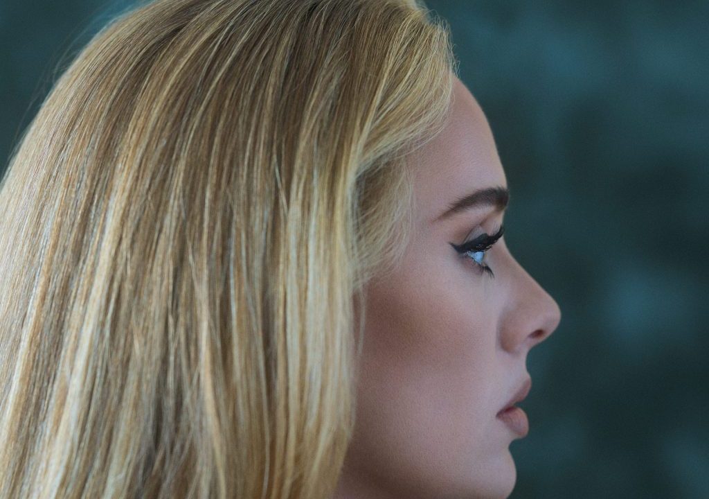 Já se pode ouvir “Easy On Me”, novo single de Adele. Novo disco sai em Novembro
