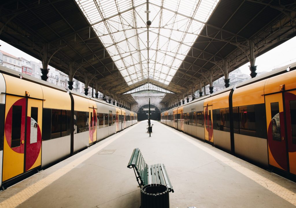 Comissão Europeia vai disponibilizar 60 000 passes ferroviários a jovens europeus