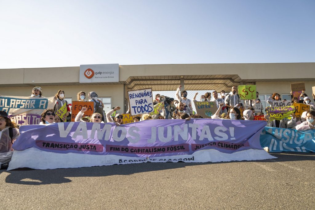 Climáximo bloqueia refinaria da Galp em Sines e promete voltar com acampamento activista no Verão