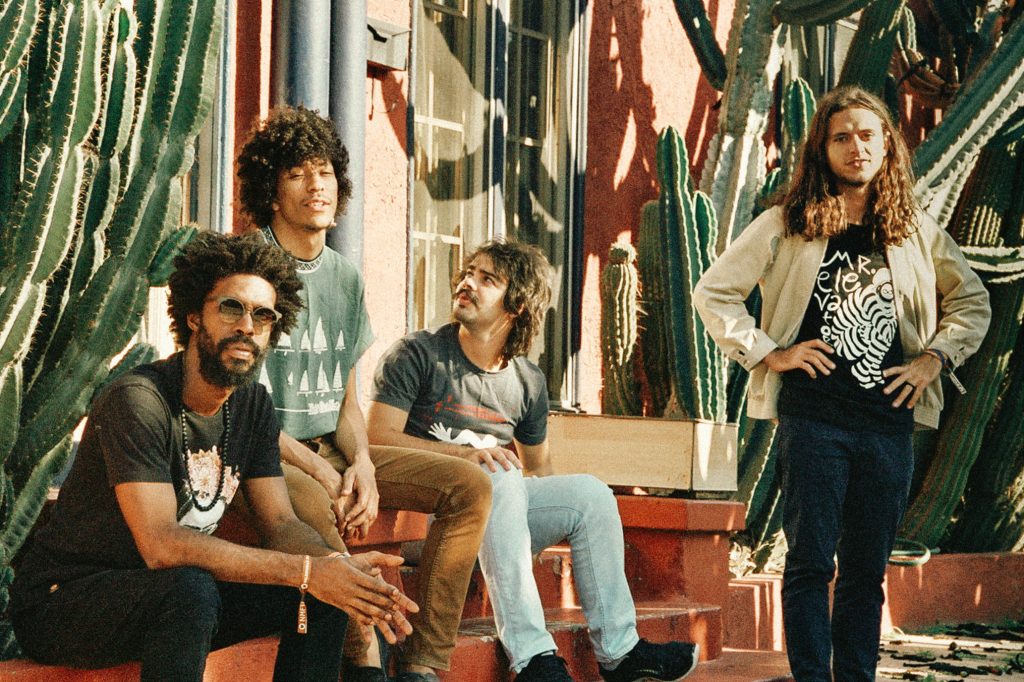 Boogarins de regresso a Portugal para apresentar “Sombrou Dúvida”, o mais recente disco da banda