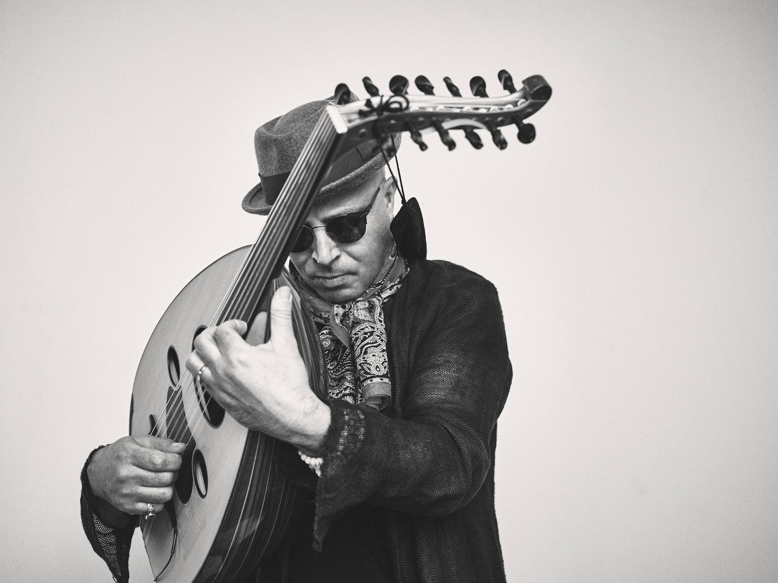 Lenda viva da música tunisina Dhafer Youssef estreia álbum “Sounds of Mirrors” em Portugal, no Theatro Circo