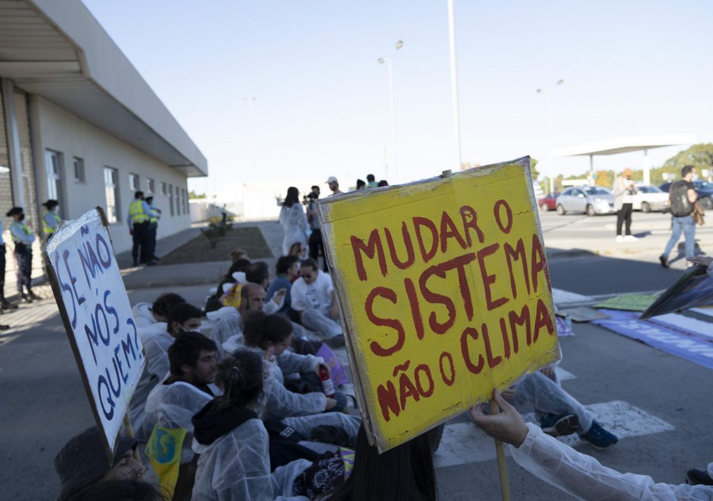 Coletivos e organizações do movimento pela justiça climática em Portugal juntam-se para planear o futuro