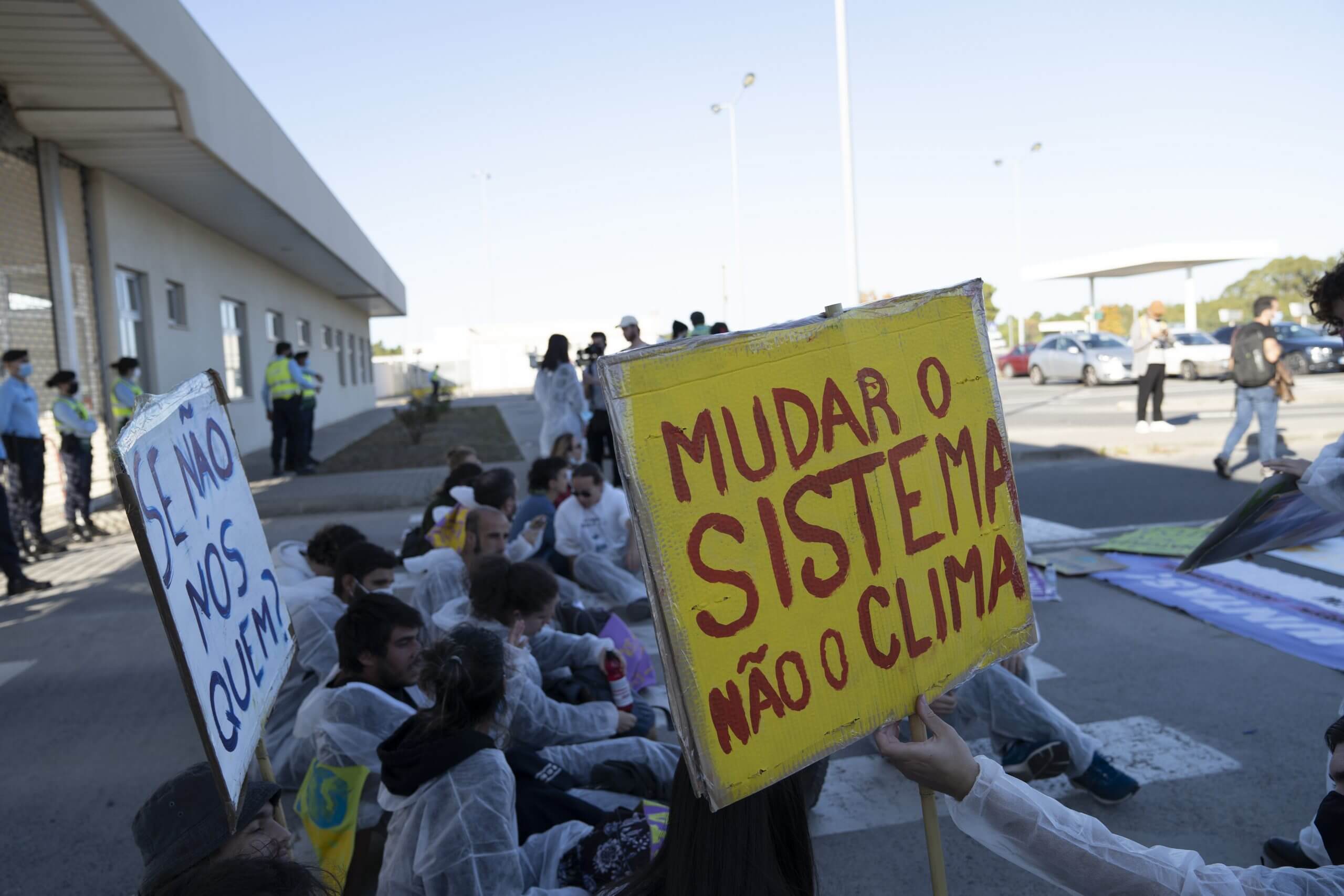 Coletivos e organizações do movimento pela justiça climática em Portugal juntam-se para planear o futuro