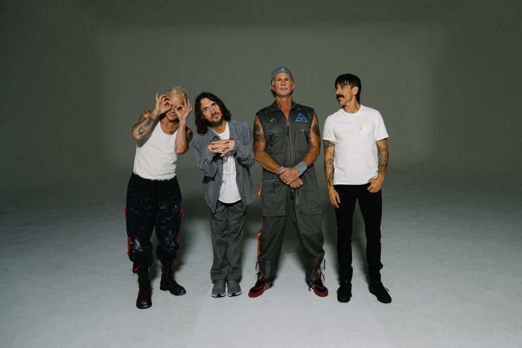 Red Hot Chili Peppers lançam novo disco. O álbum marca o regresso de John Frusciante