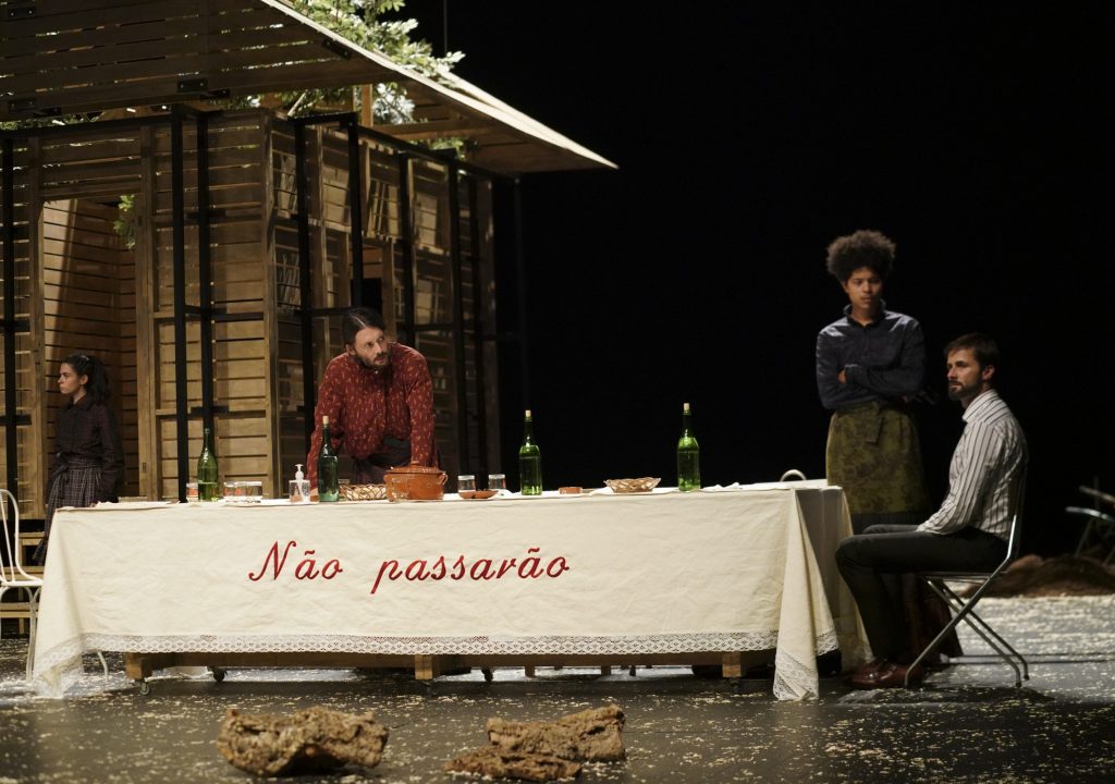 Três sessões do espetáculo “Catarina e a beleza de matar fascistas”, de Tiago Rodrigues, em Ílhavo