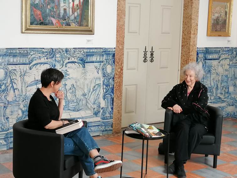 RTP3 exibe entrevista a Margaret Atwood, autora de “The Handmaid’s Tale” e uma das grandes referências da literatura mundial