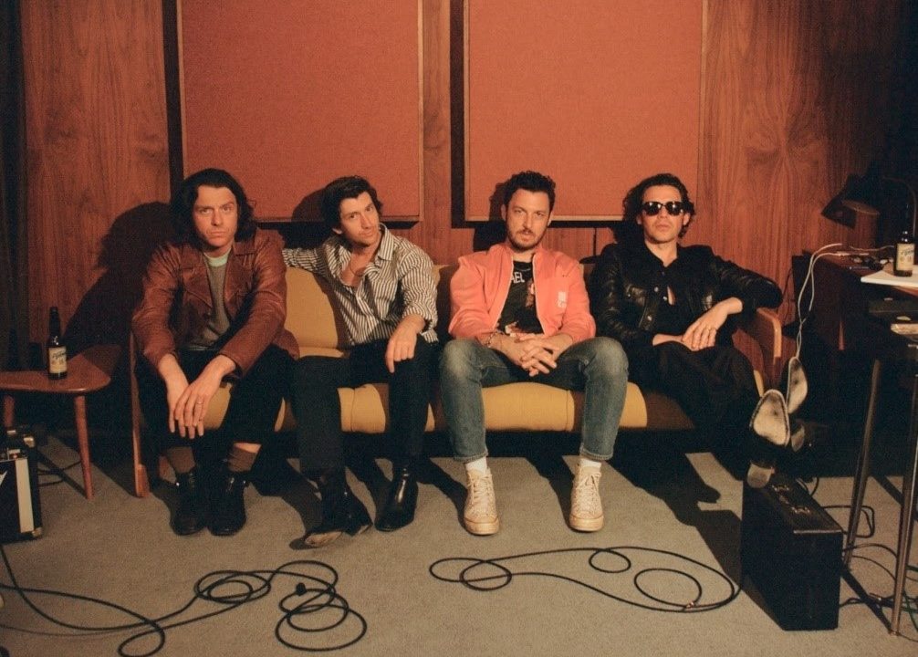 Novo disco dos Arctic Monkeys, “The Car”, sai em Outubro e terá 10 músicas compostas por Alex Turner