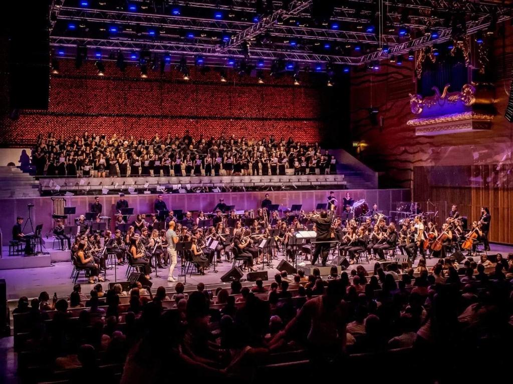 Concerto de tributo aos Queen junta 300 músicos em palco