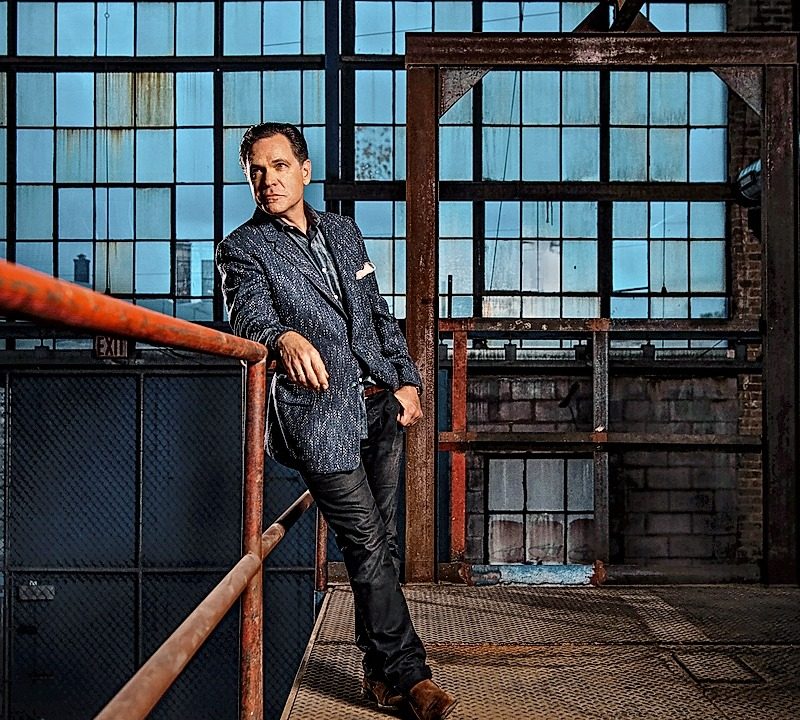 Norte-americano Kurt Elling, vencedor de dois Grammys, atua com a Orquestra Jazz de Leiria em 2023