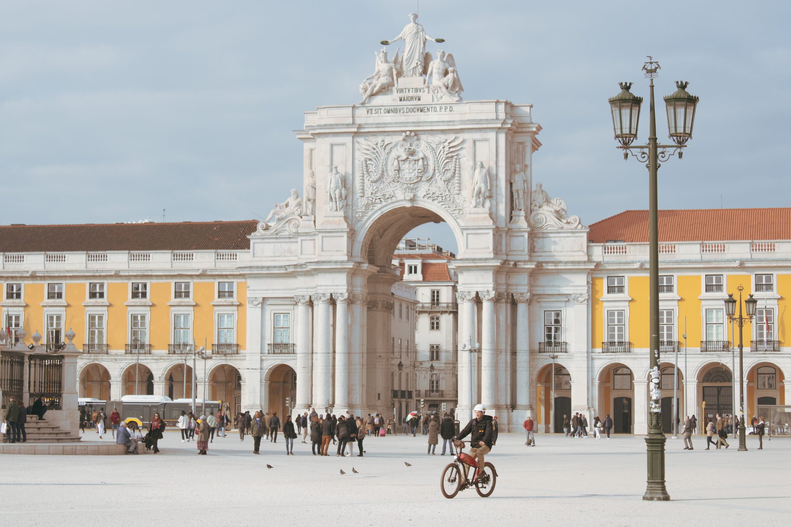 Câmara de Lisboa desiste de concursos para renda acessível em Benfica, Paço da Rainha e Parque das Nações