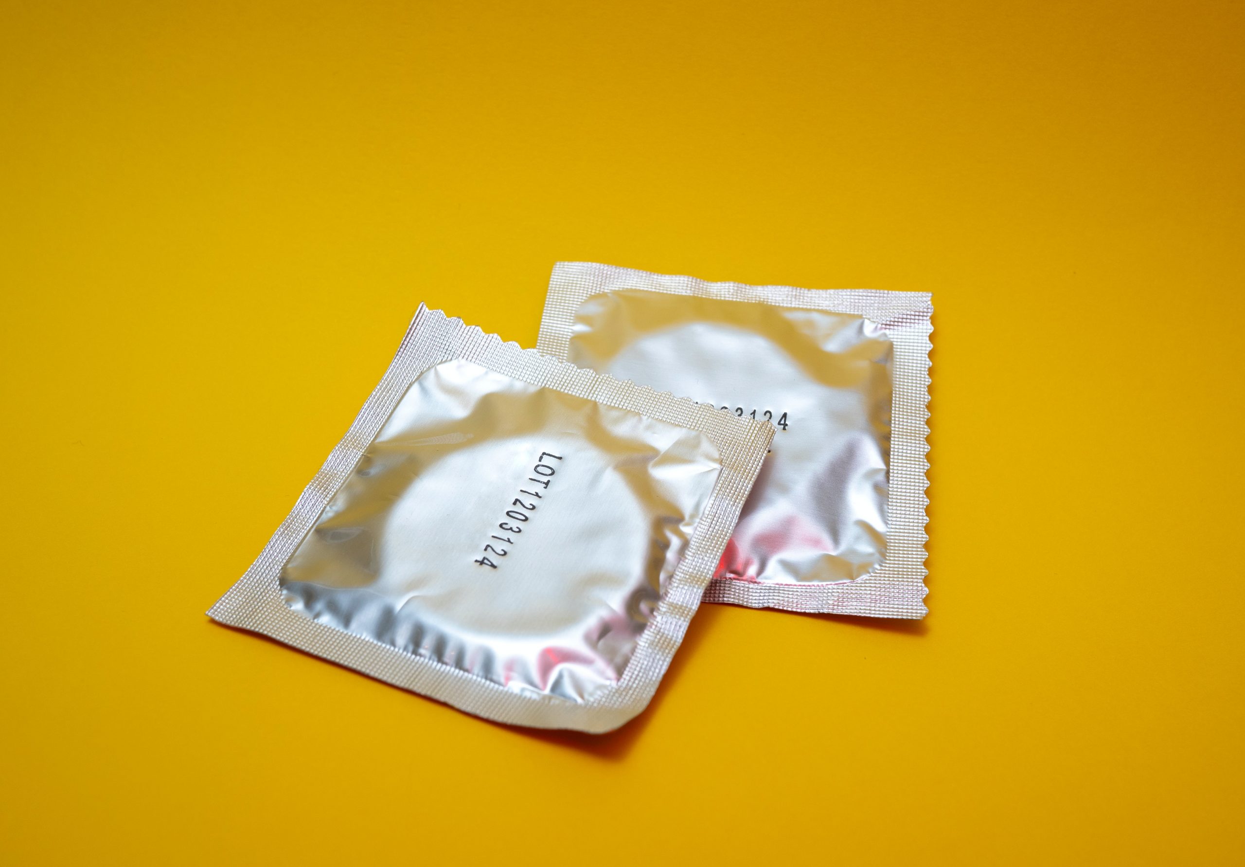 Estudo revela que jovens têm relações sexuais mais tarde e usam menos contracetivos