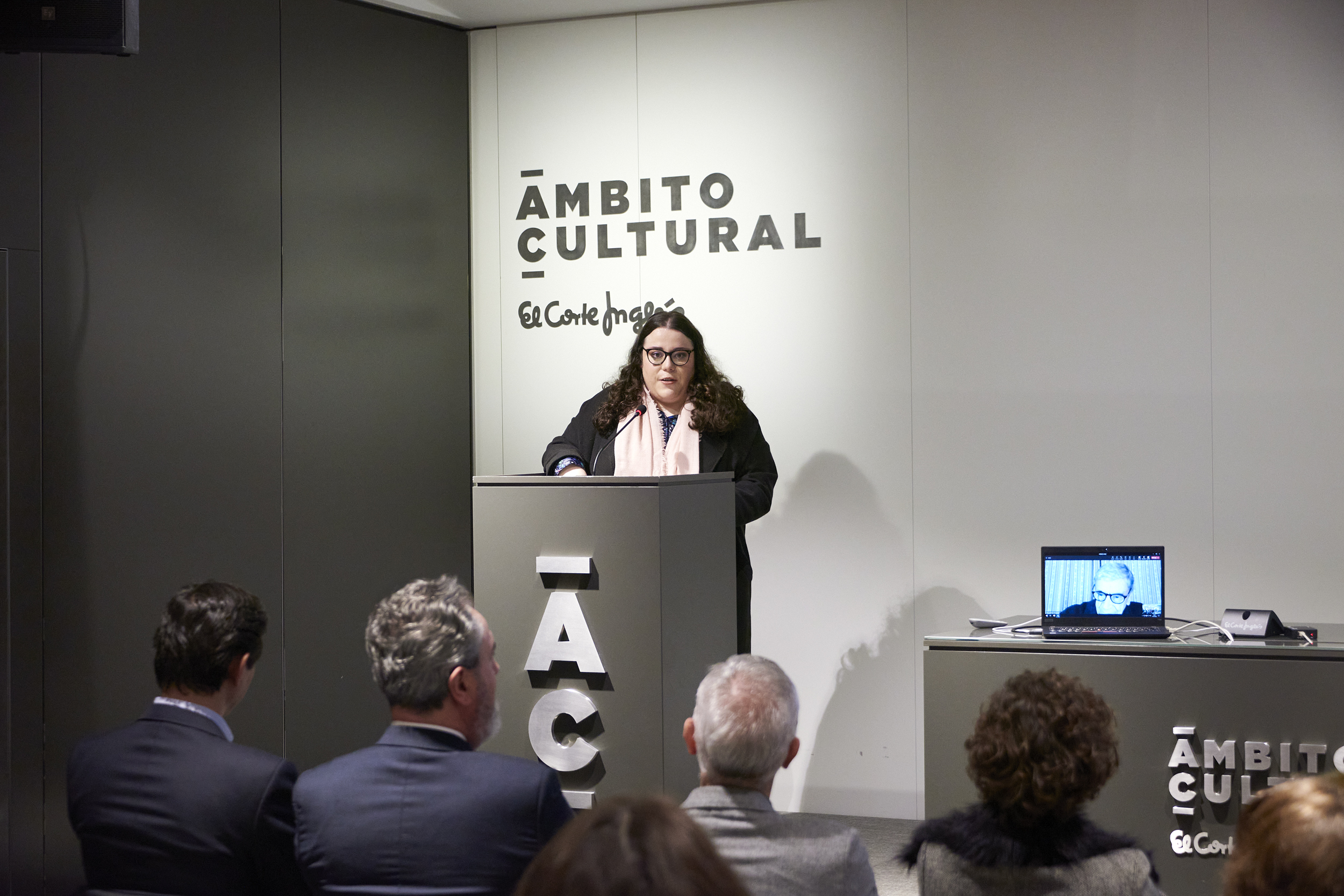 Maria Moreira Rato vence a quarta edição do Prémio APAV para jornalismo com peça sobre violência obstétrica