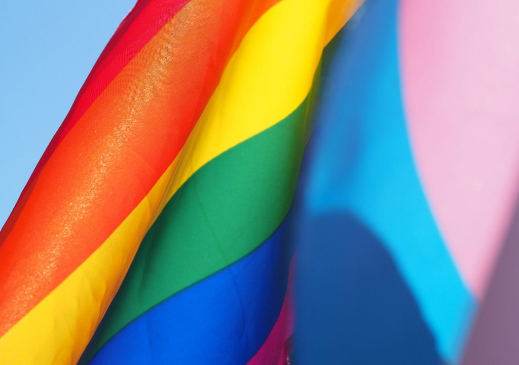 França apresenta plano de luta contra racismo, antissemitismo e discriminação por orientação sexual