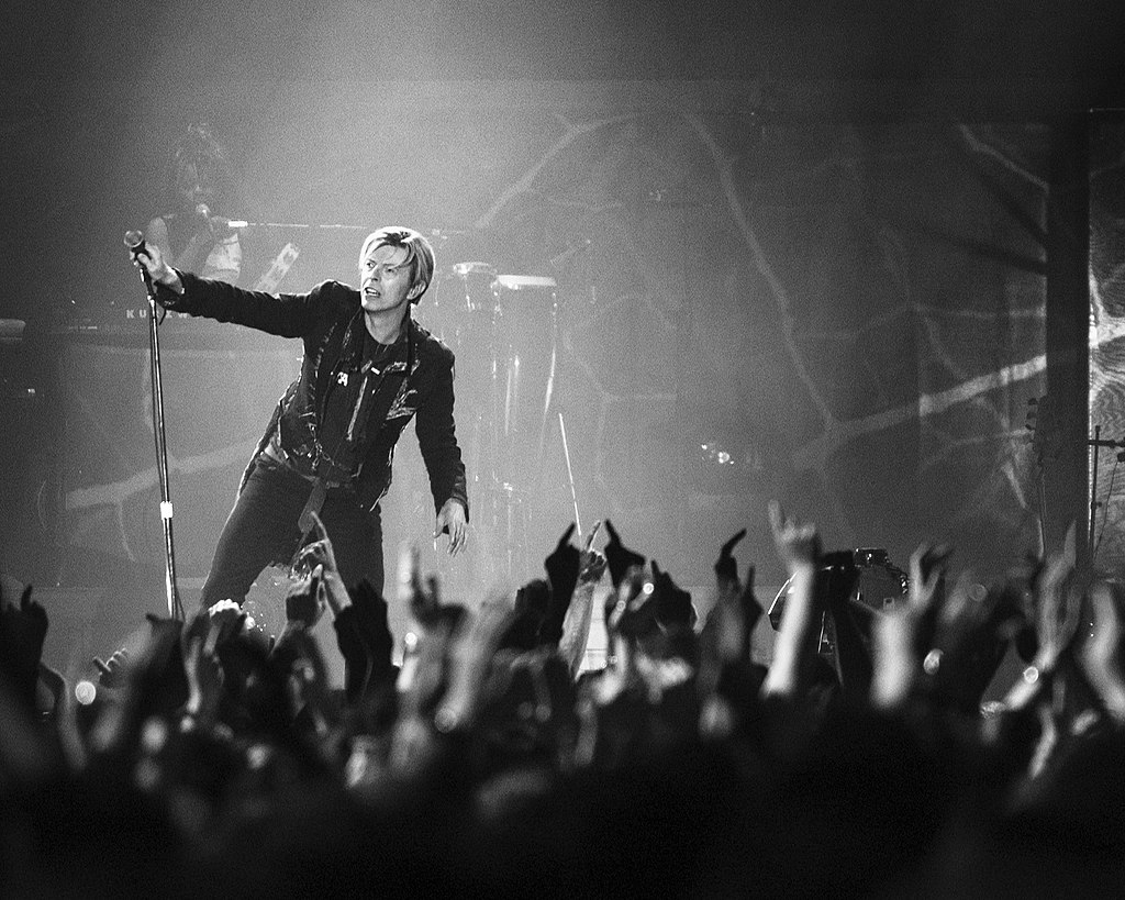 Arquivo do músico David Bowie vai ser exposto em Londres a partir de 2025