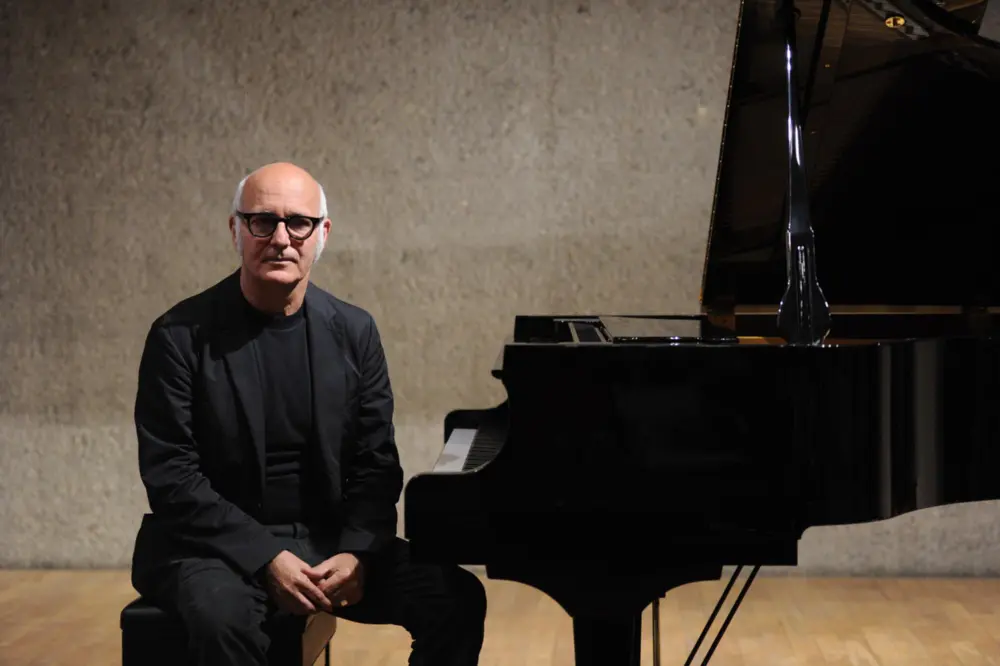 Pianista Ludovico Einaudi anuncia nova data para concerto no Porto