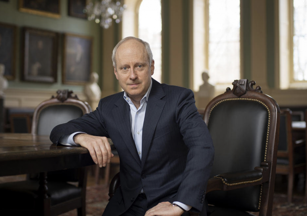 Michael Sandel, autor de “A Tirania do Mérito”, vem a Portugal falar da necessidade de reparar o elevador social