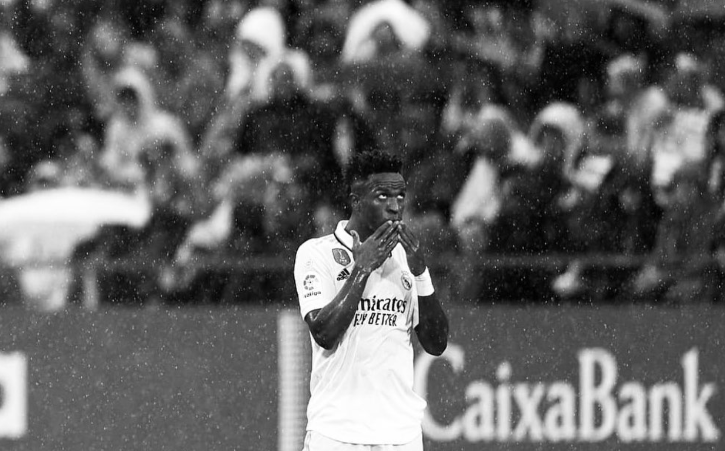 Justiça espanhola abre investigação a insultos racistas contra o jogador de futebol Vinícius Júnior