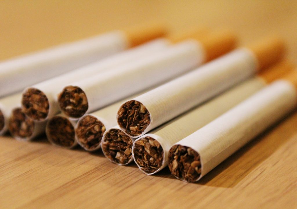Organização Mundial da Saúde denuncia que países cultivam tabaco onde as pessoas morrem à fome
