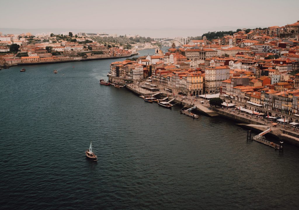 Câmara do Porto quer que animadores de rua paguem licença e impedir a atuação em determinadas zonas