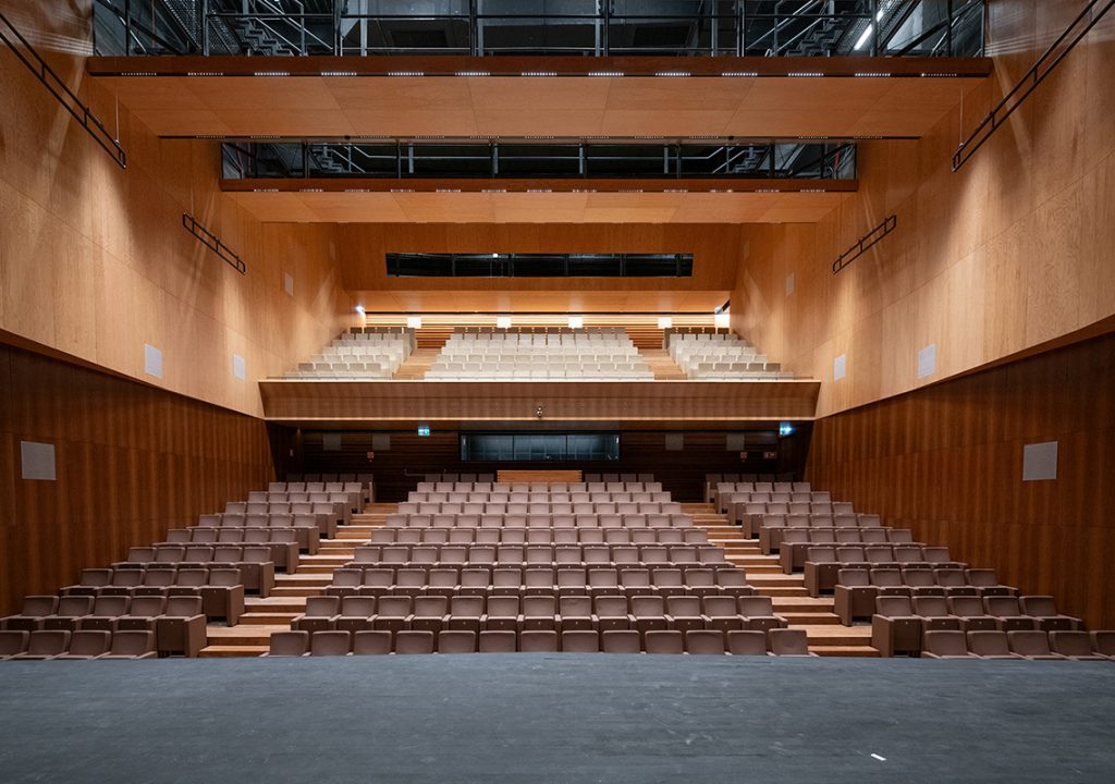 Cine-Teatro de Amarante reabre este mês com concertos de Marco Rodrigues e Noble