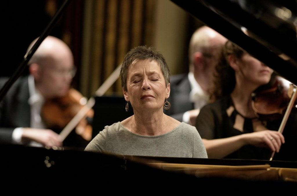 Pianista Maria João Pires apresenta ciclo “Schubertiades” na Pilharmonie de Paris