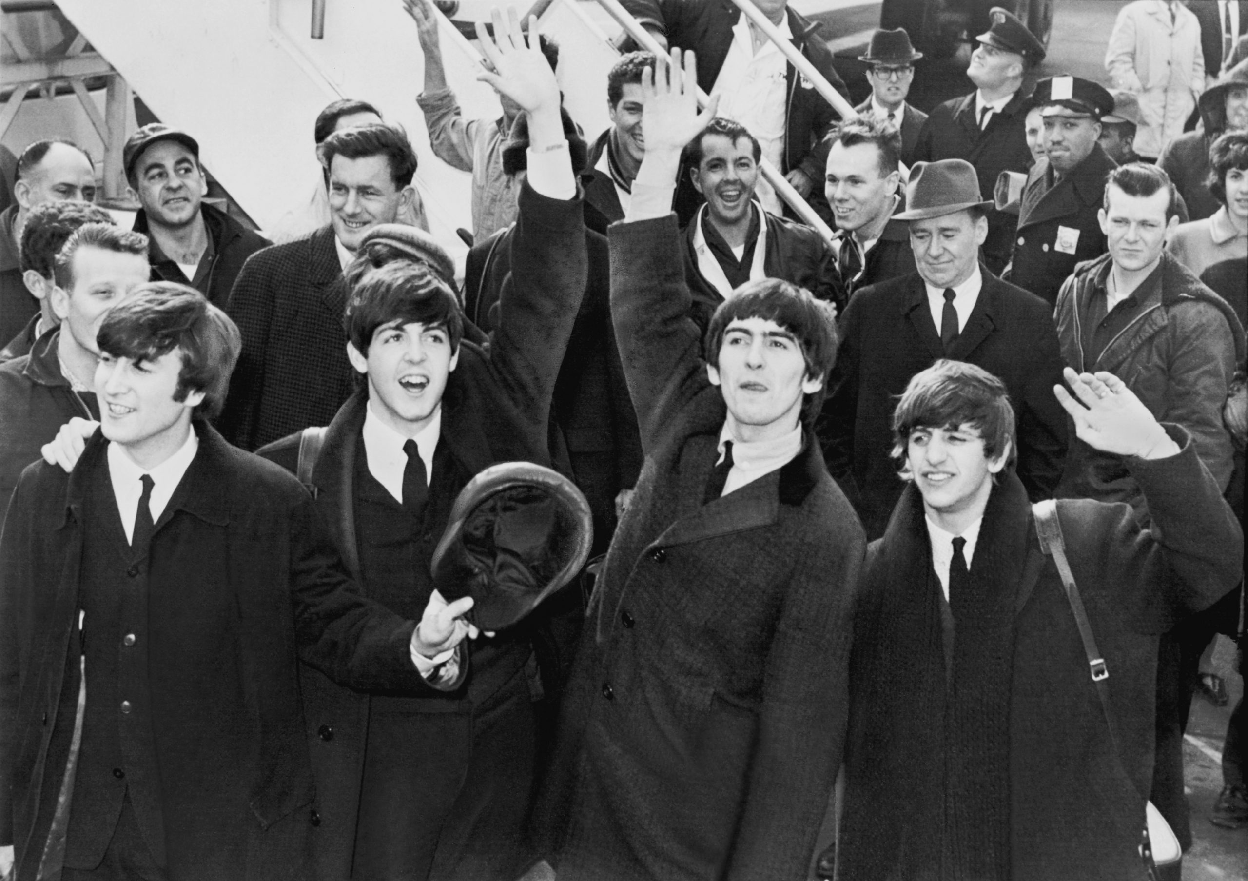 Inteligência Artificial reúne The Beatles em “Now and Then”. Música recria voz de John Lennon