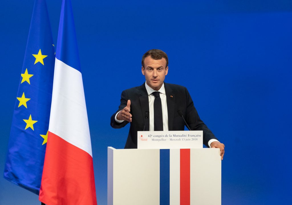 Macron anuncia lei para inscrever direito ao aborto na Constituição francesa