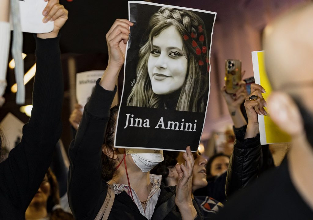 Autoridades iranianas confiscam Prémio Sakharov atribuído a Mahsa Amini