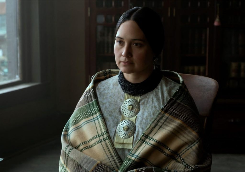 Globos de Ouro fazem história ao premiar primeira indígena, Lily Gladstone, como Melhor Atriz