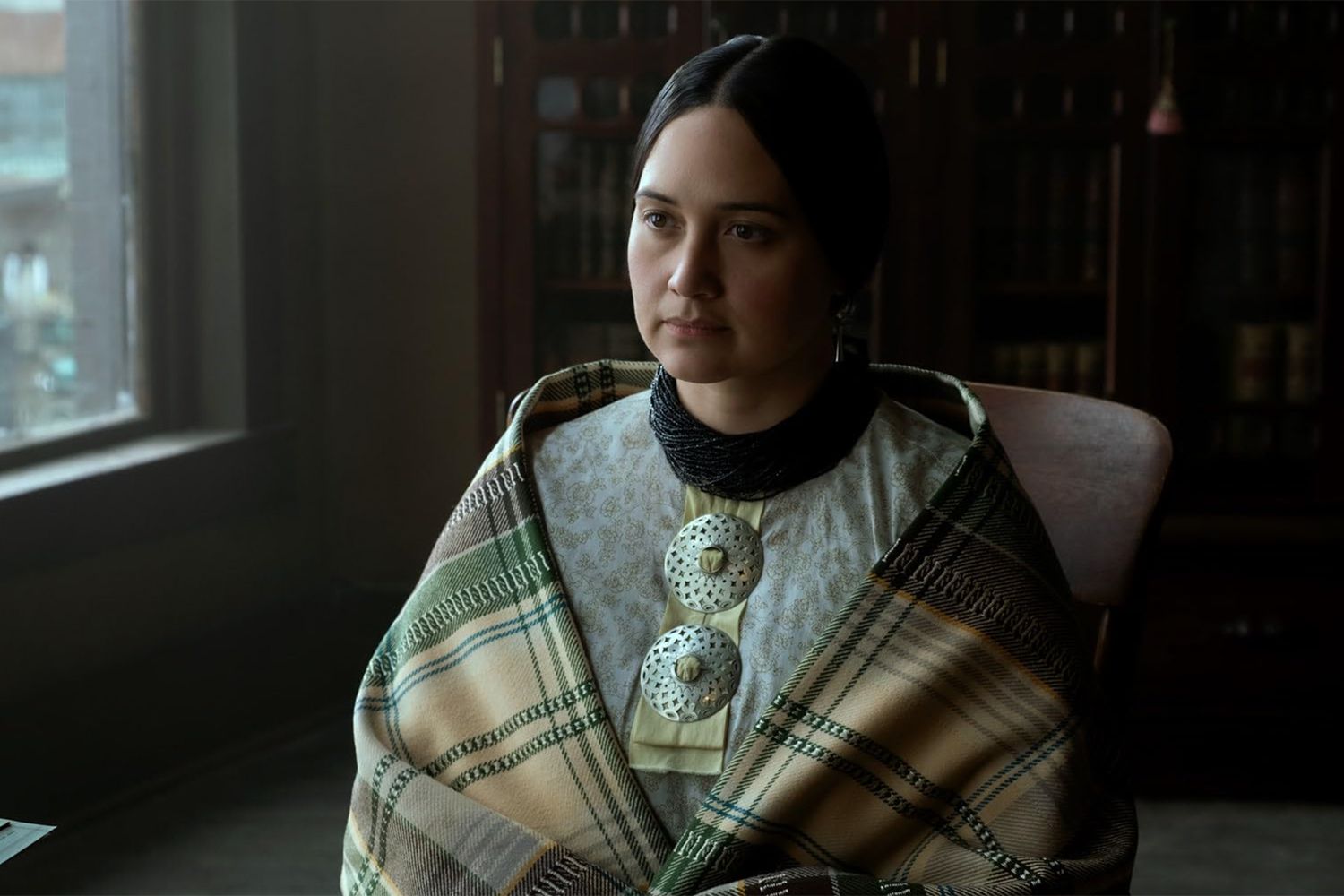 Globos de Ouro fazem história ao premiar primeira indígena, Lily Gladstone, como Melhor Atriz