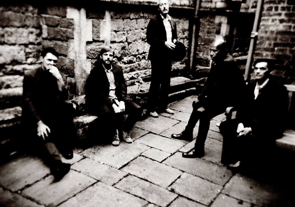 Banda britânica Tindersticks vai lançar disco novo e regressa a Portugal para dar cinco concertos